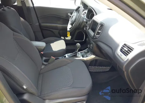 2018 Jeep Compass Sport 4X4 из США, поврежденный, VIN 3C4NJDAB3JT191640